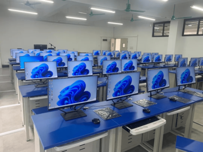 AOC一体机赋能贺州学院 构建“人工智能未来工厂”的坚实硬件基石